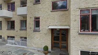 Lejligheder til salg i Skodsborg - Foto fra Google Street View Lejligheder til salg i Skodsborg - Foto fra Google Street View