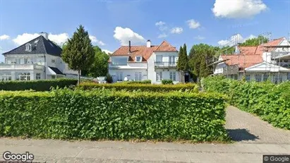 Lejligheder til salg i Skodsborg - Foto fra Google Street View Lejligheder til salg i Skodsborg - Foto fra Google Street View