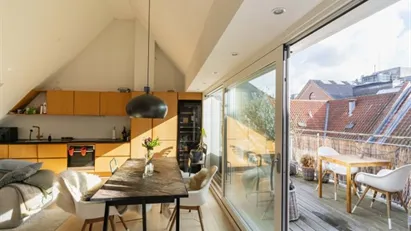 Skøn lejlighed i to etager med privat tagterrasse Skøn lejlighed i to etager med privat tagterrasse